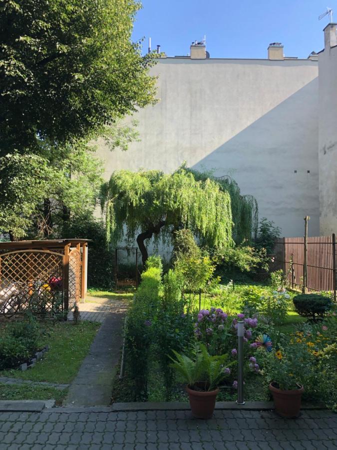 Studio z ogrodem przy Starej Zajezdni Kraków Zewnętrze zdjęcie